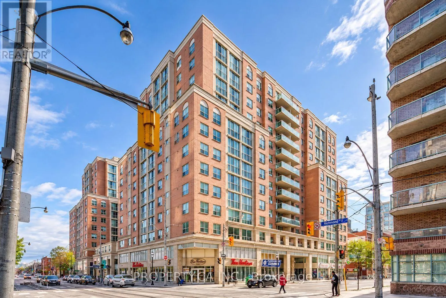 452 - 313 RICHMOND STREET E