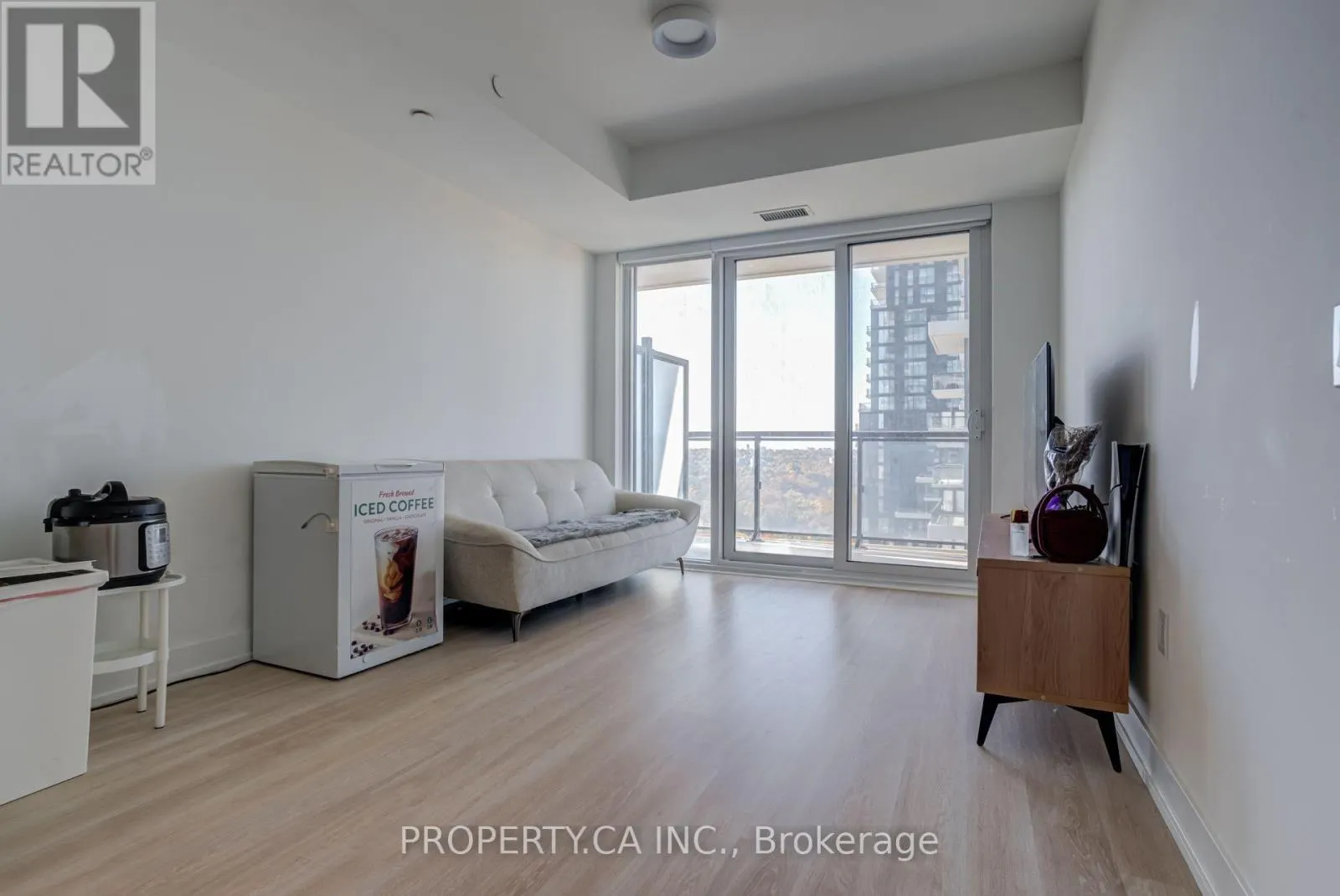 2402 - 30 INN ON THE PARK DRIVE