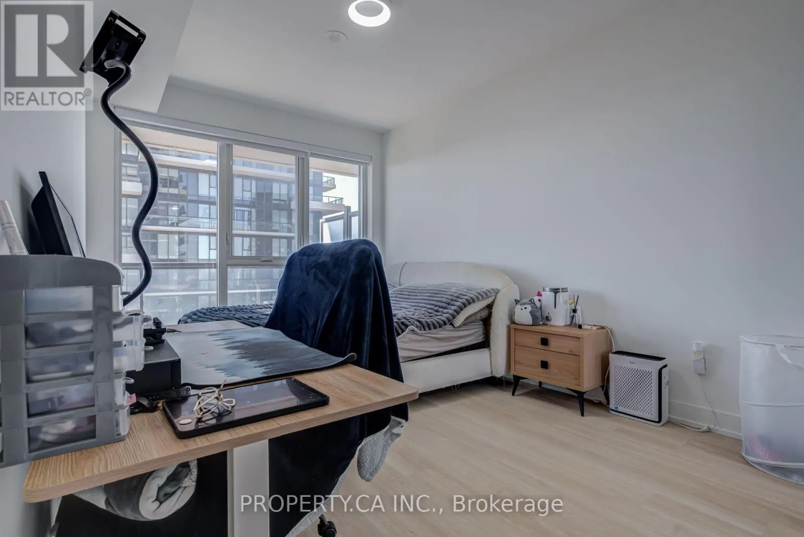 2402 - 30 INN ON THE PARK DRIVE