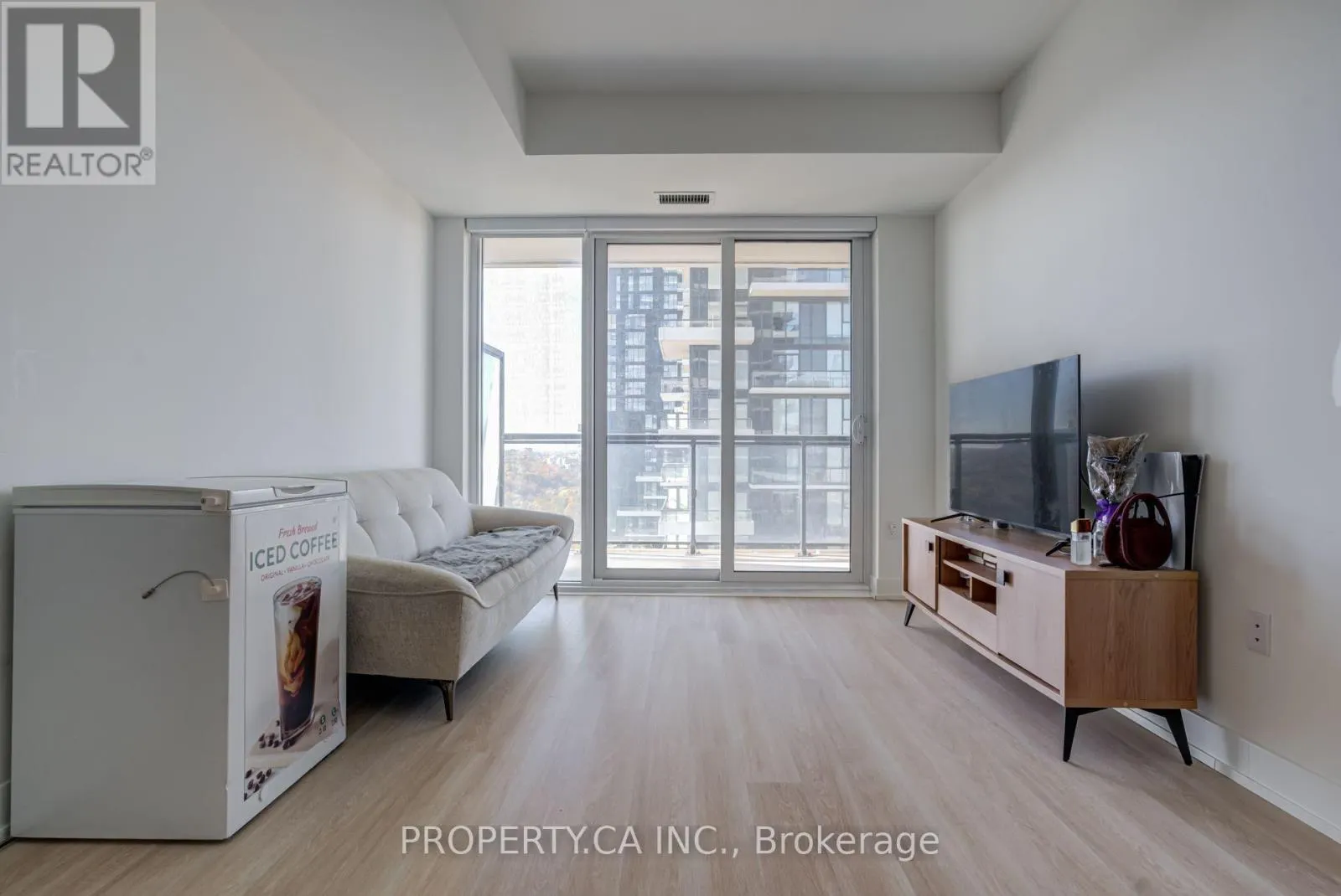 2402 - 30 INN ON THE PARK DRIVE