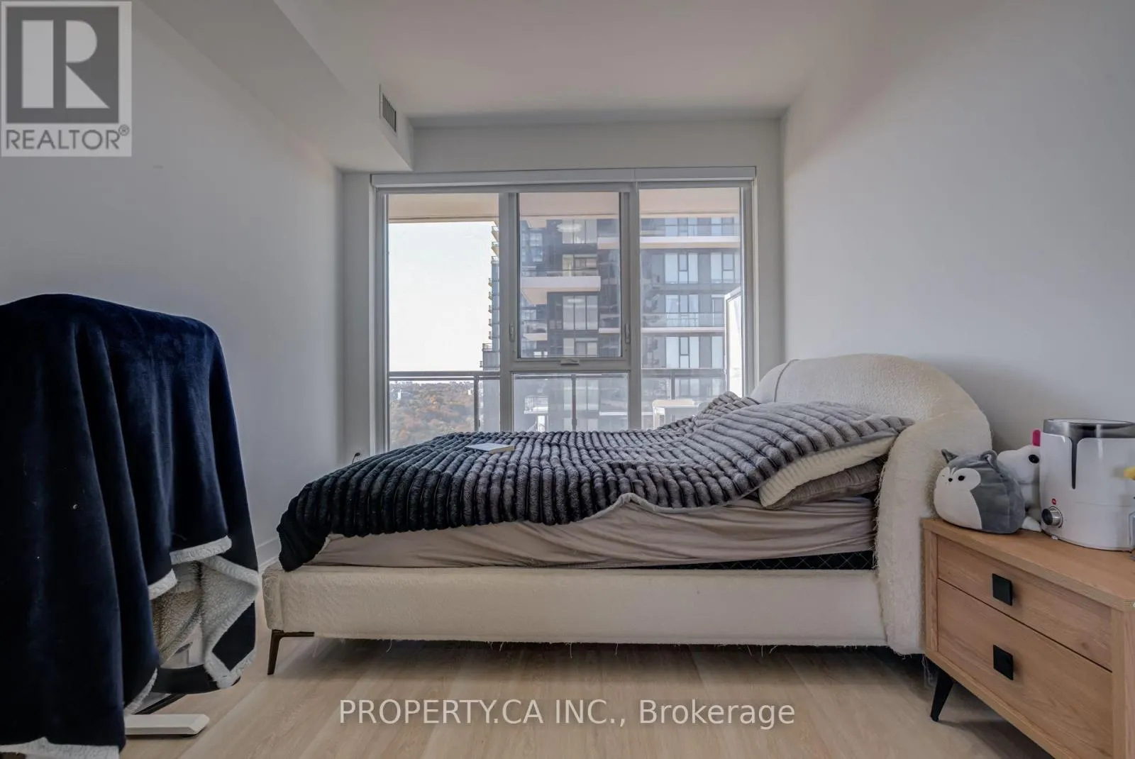 2402 - 30 INN ON THE PARK DRIVE