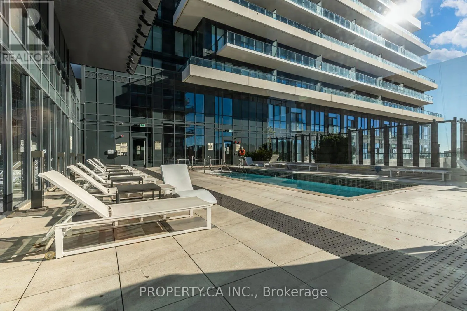 2402 - 30 INN ON THE PARK DRIVE