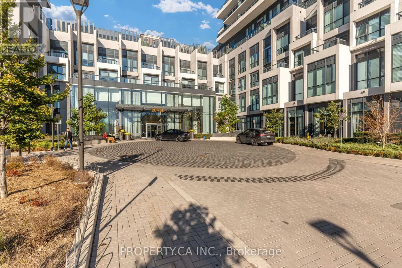 2402 - 30 INN ON THE PARK DRIVE