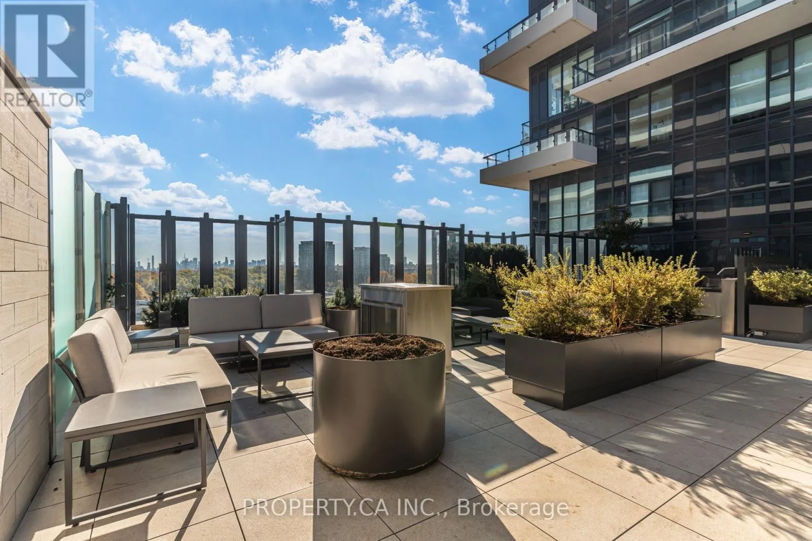 2402 - 30 INN ON THE PARK DRIVE