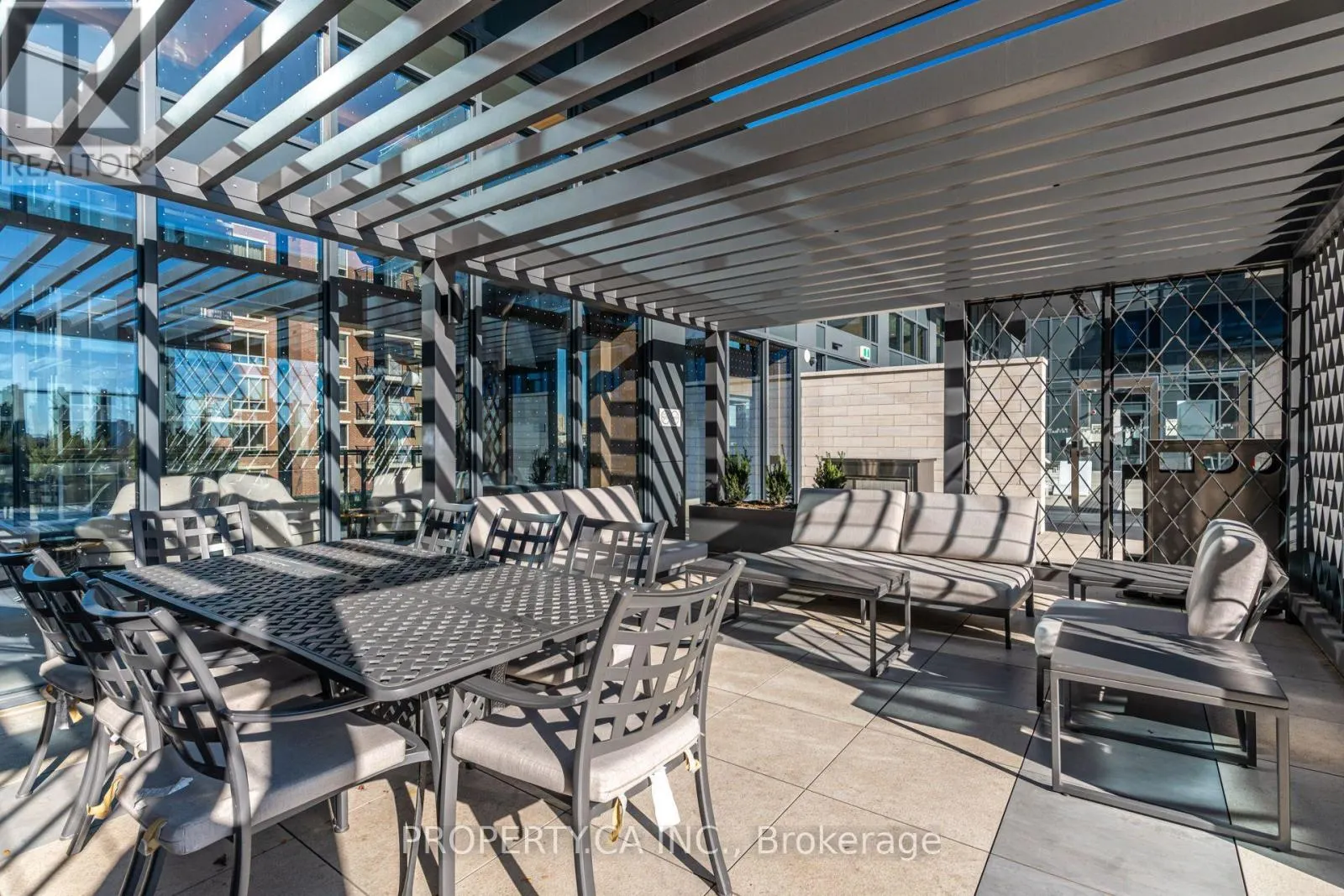 2402 - 30 INN ON THE PARK DRIVE