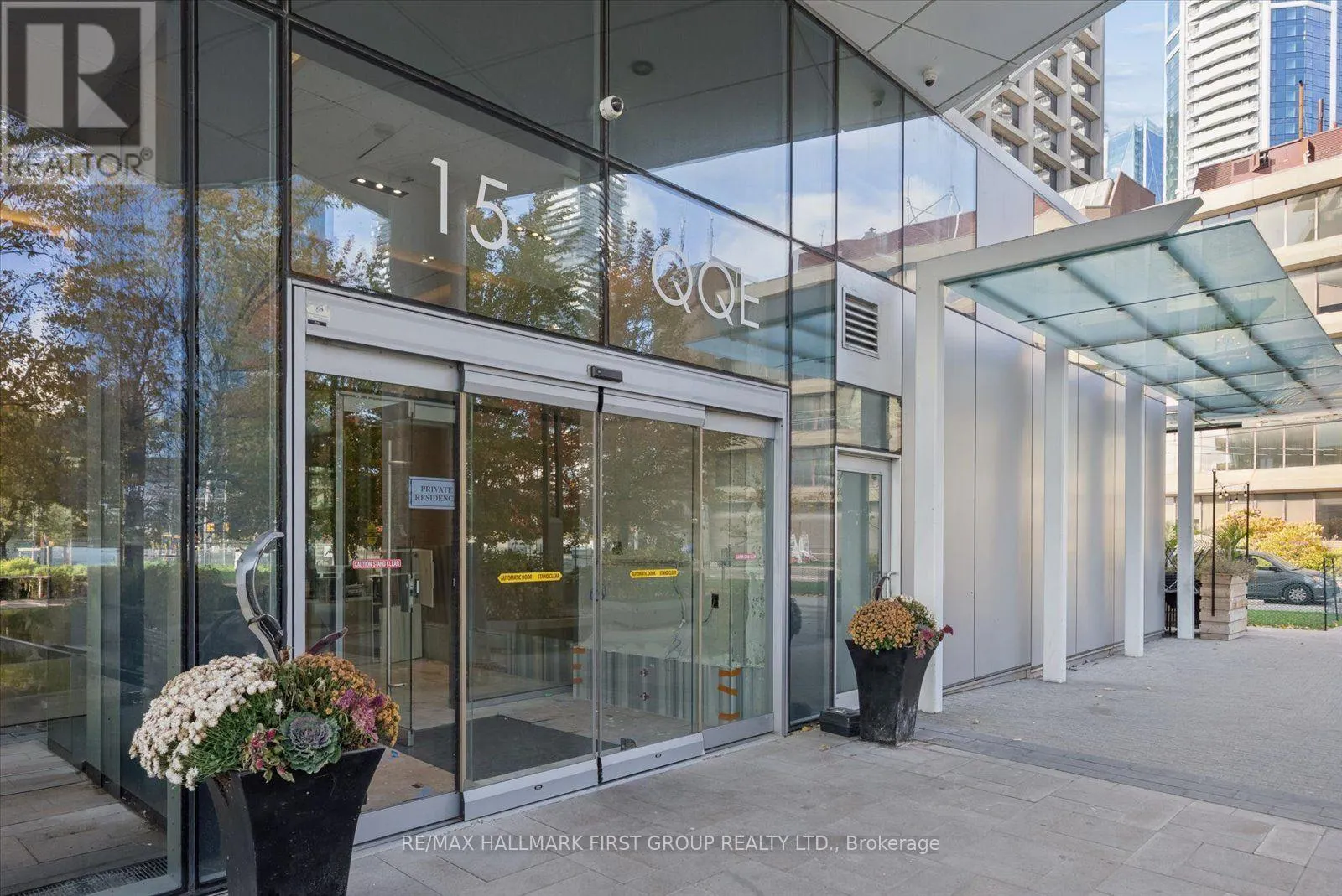 208 - 15 QUEENS QUAY E