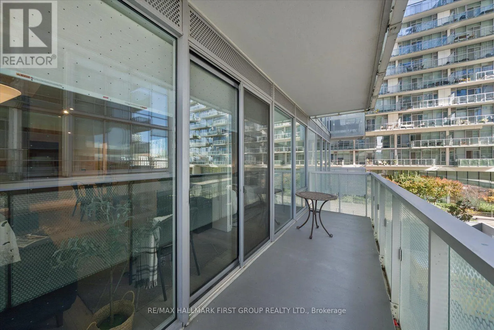 208 - 15 QUEENS QUAY E