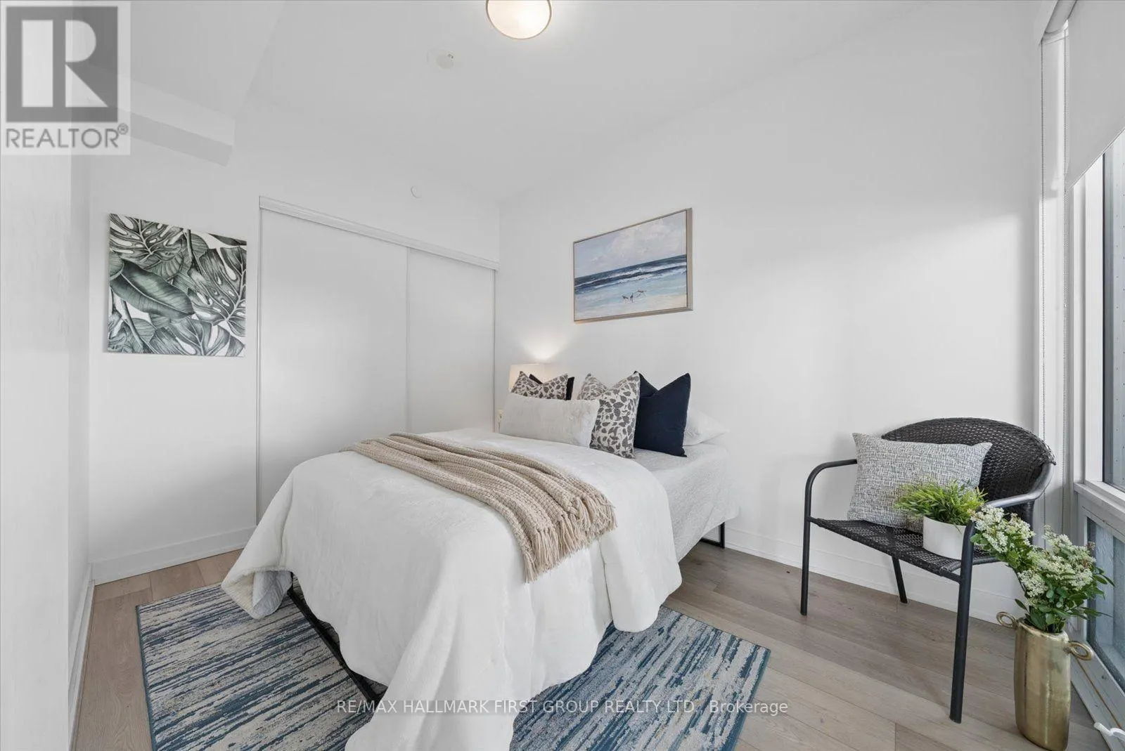 208 - 15 QUEENS QUAY E