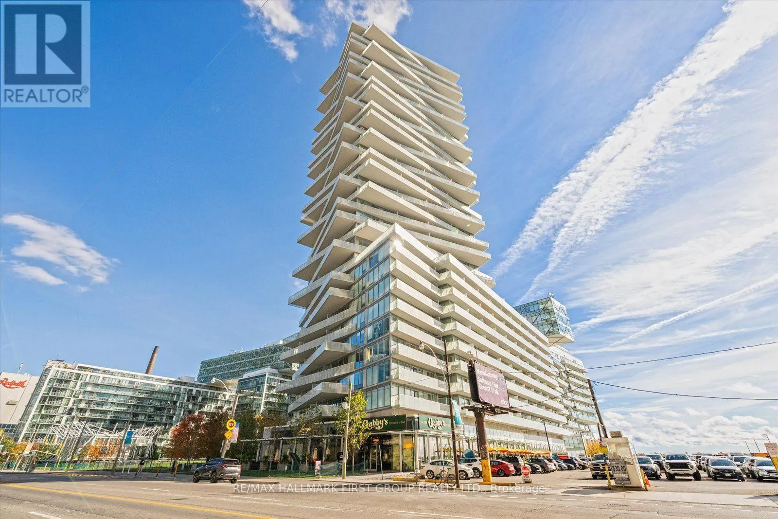208 - 15 QUEENS QUAY E