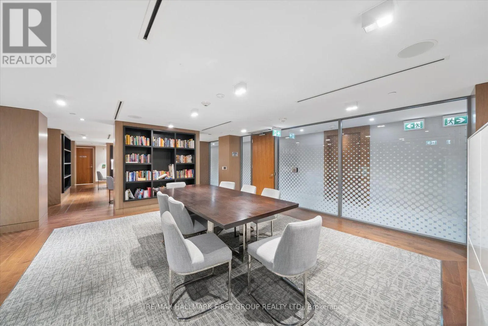208 - 15 QUEENS QUAY E