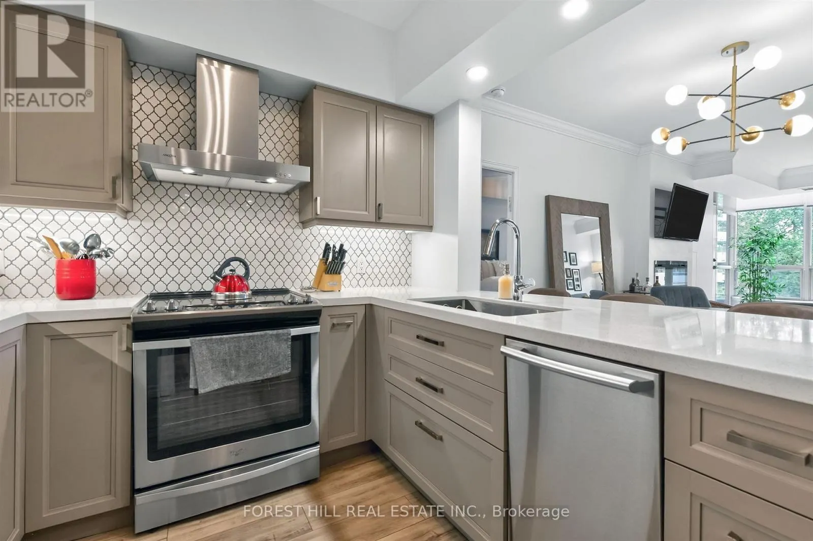 508 - 2 EDITH DRIVE