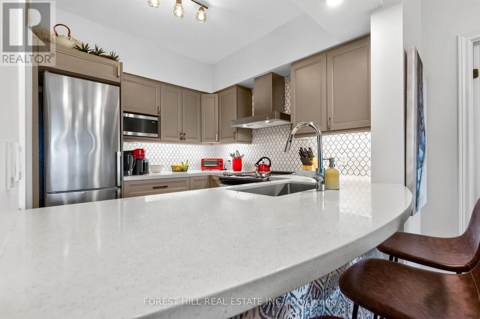 508 - 2 EDITH DRIVE