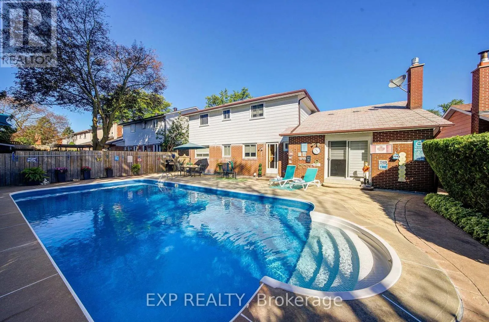 17 RUSTYWOOD DRIVE