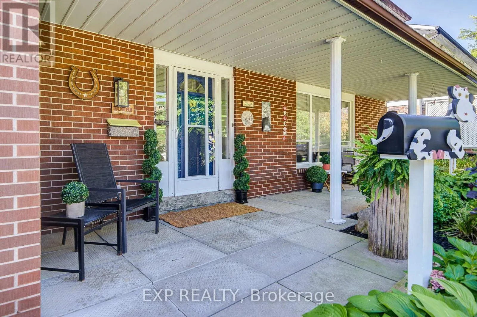 17 RUSTYWOOD DRIVE