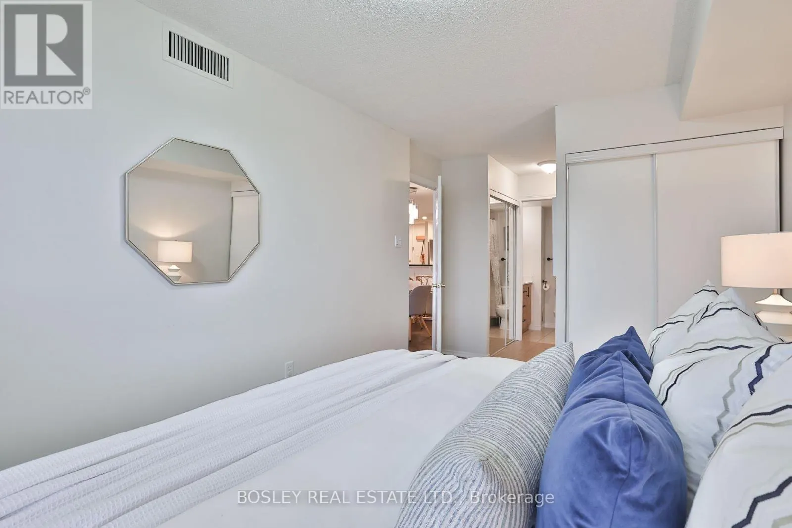 808 - 300 BALLIOL STREET