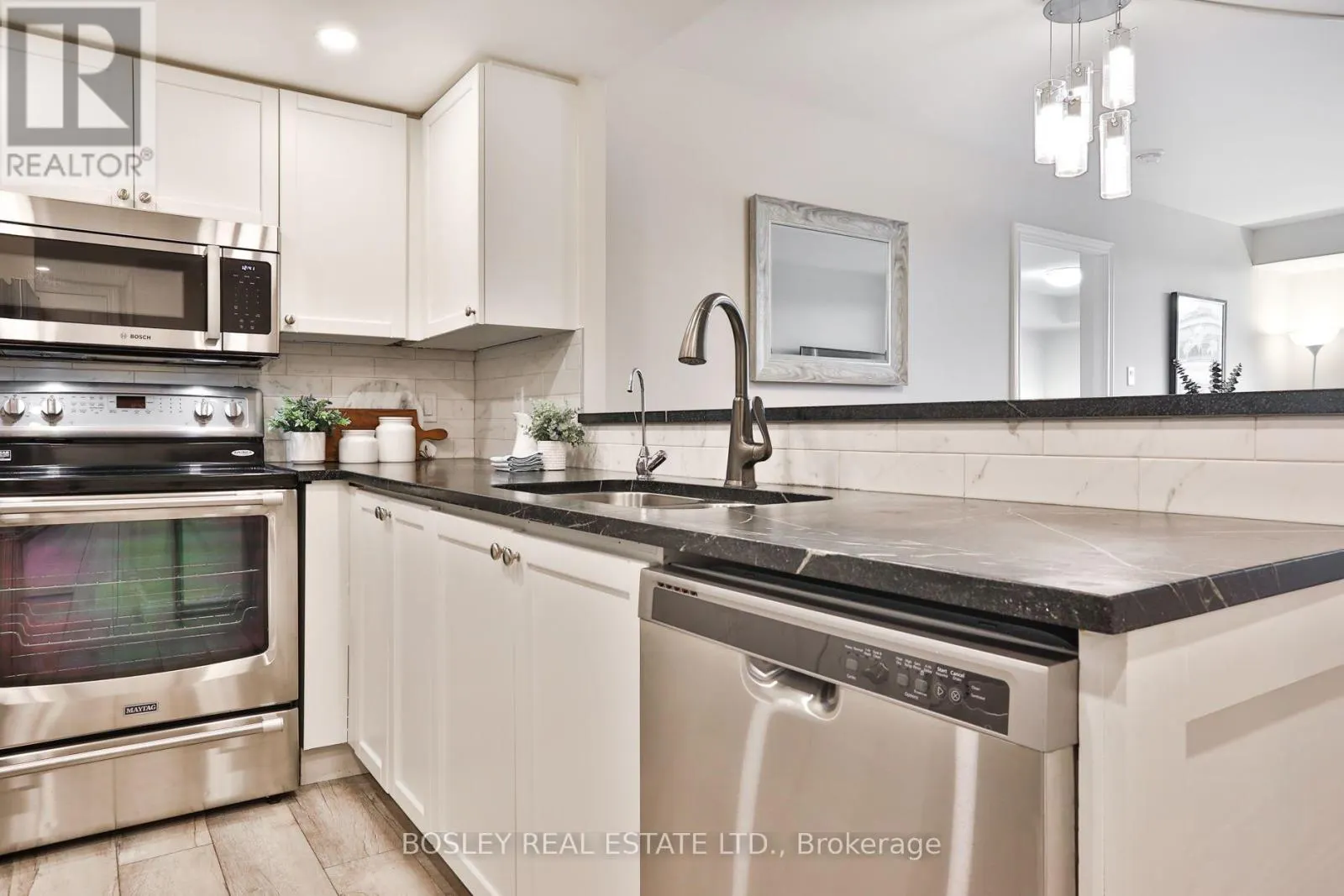 808 - 300 BALLIOL STREET
