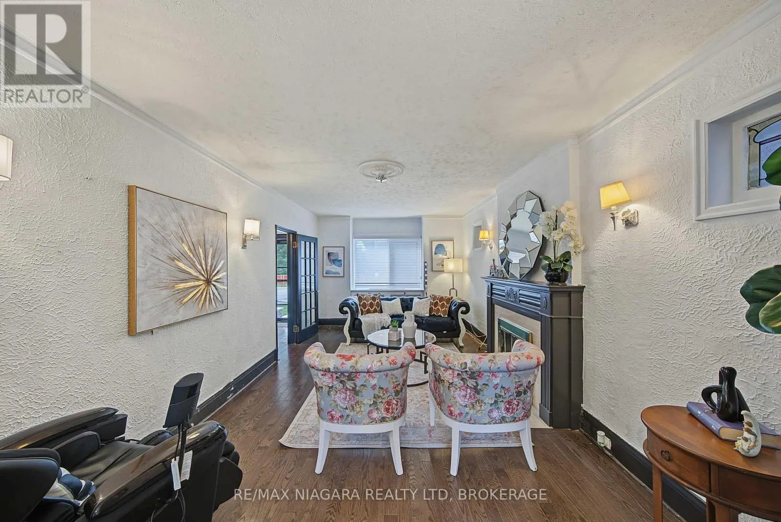 38 YONGE BOULEVARD
