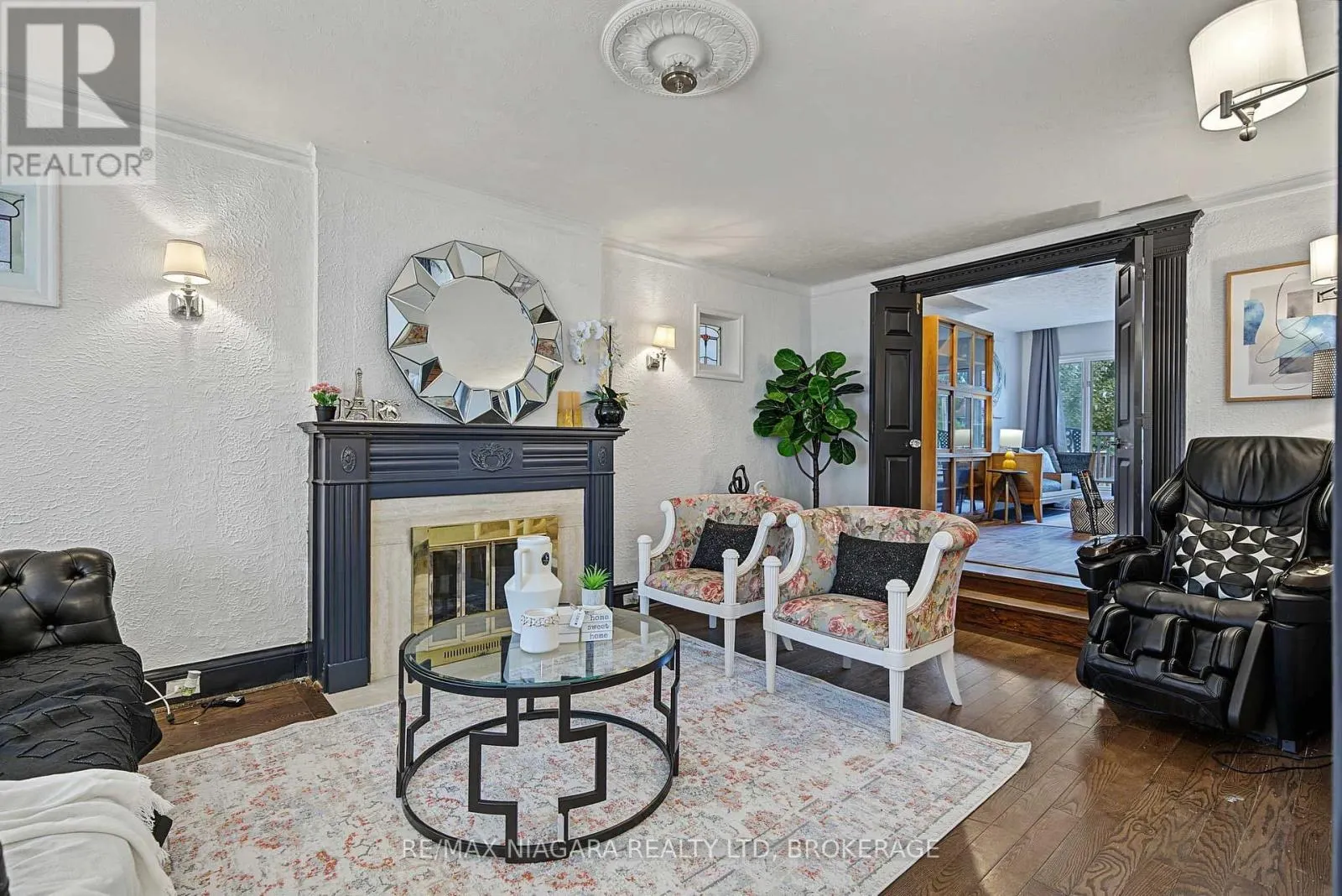 38 YONGE BOULEVARD