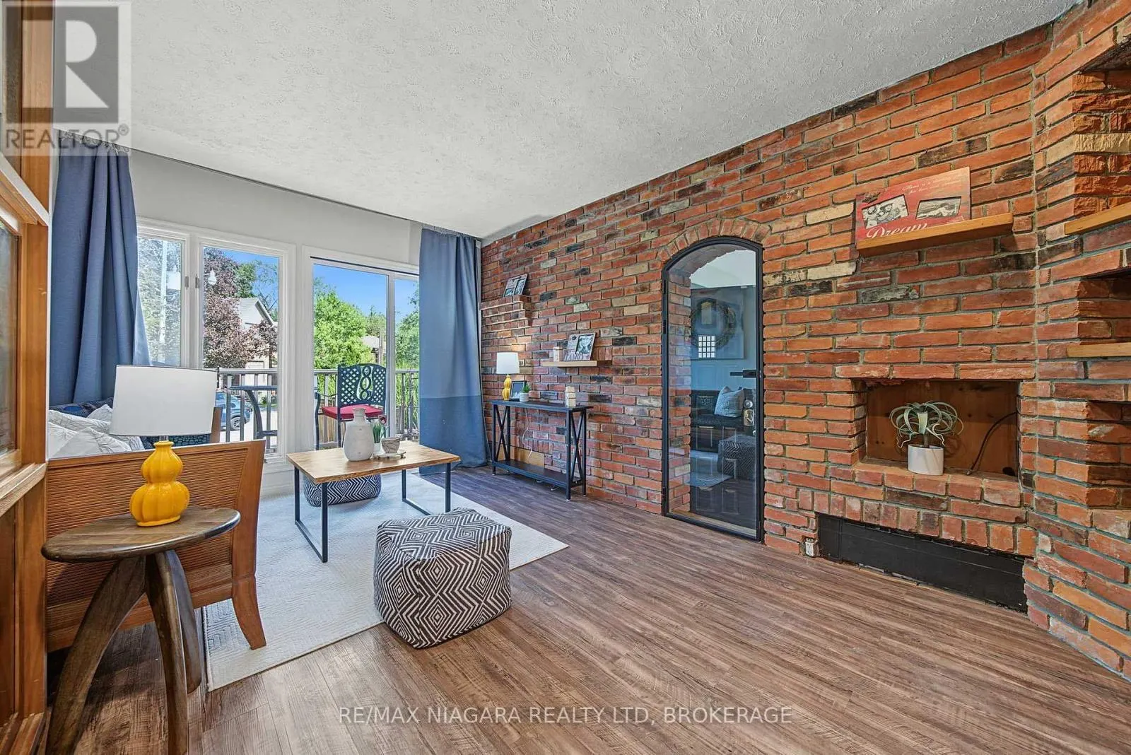 38 YONGE BOULEVARD