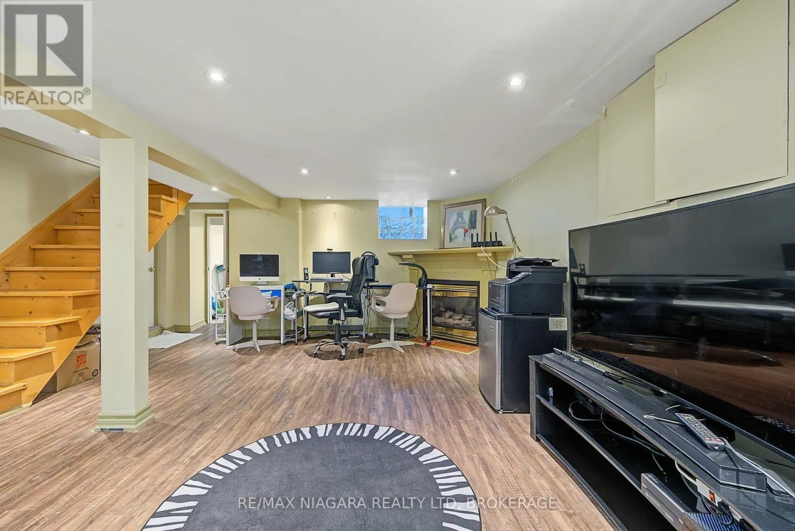 38 YONGE BOULEVARD