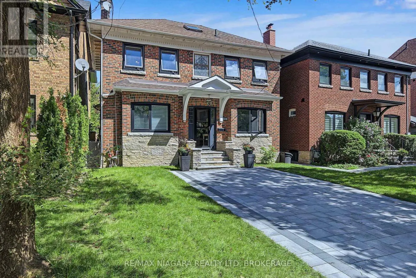 38 YONGE BOULEVARD