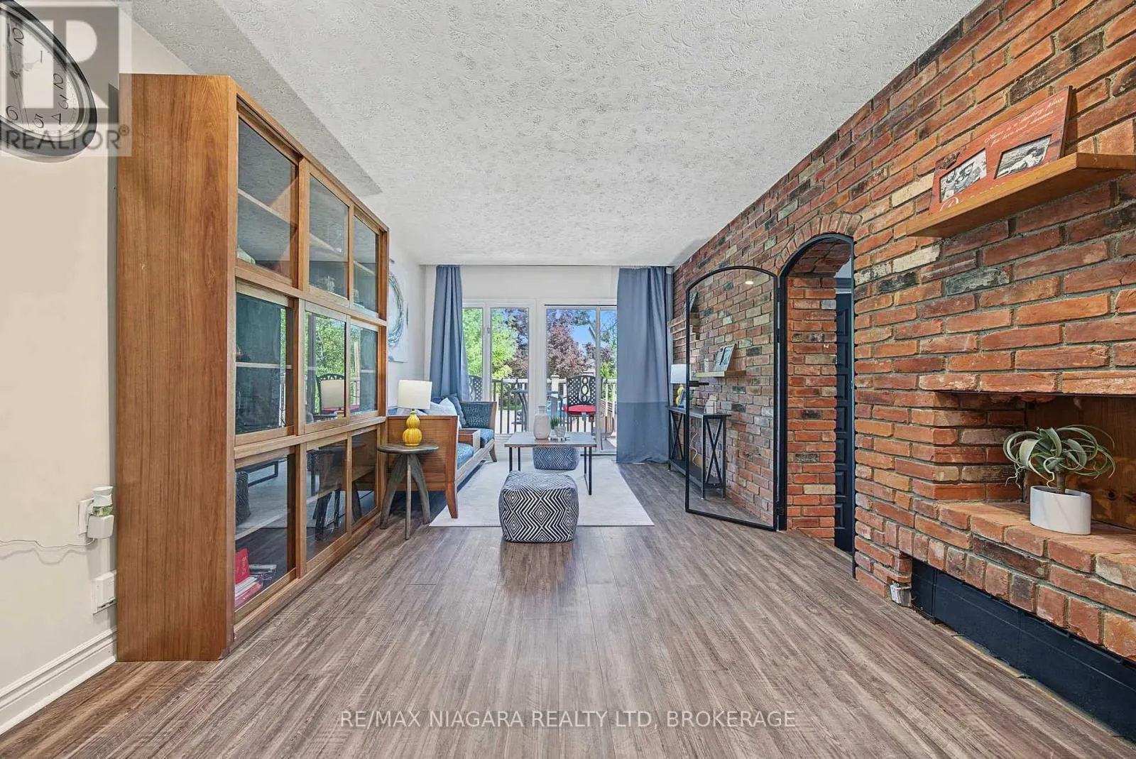 38 YONGE BOULEVARD