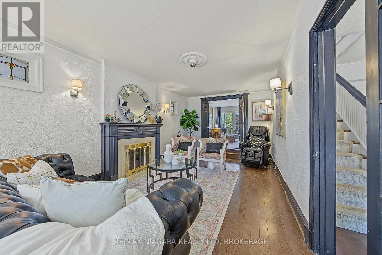 38 YONGE BOULEVARD