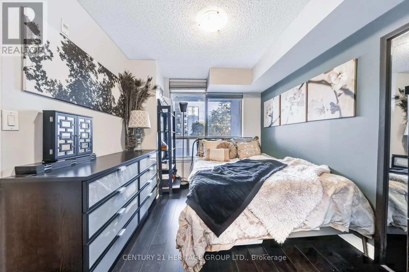311 - 225 WELLESLEY STREET E