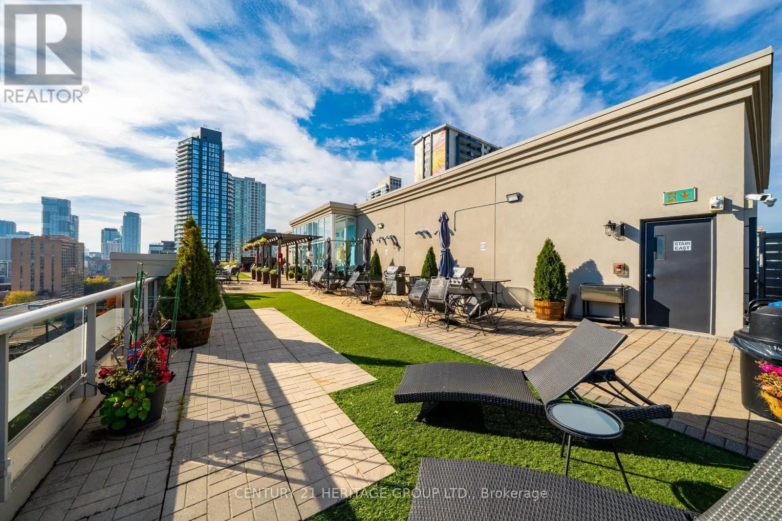 311 - 225 WELLESLEY STREET E