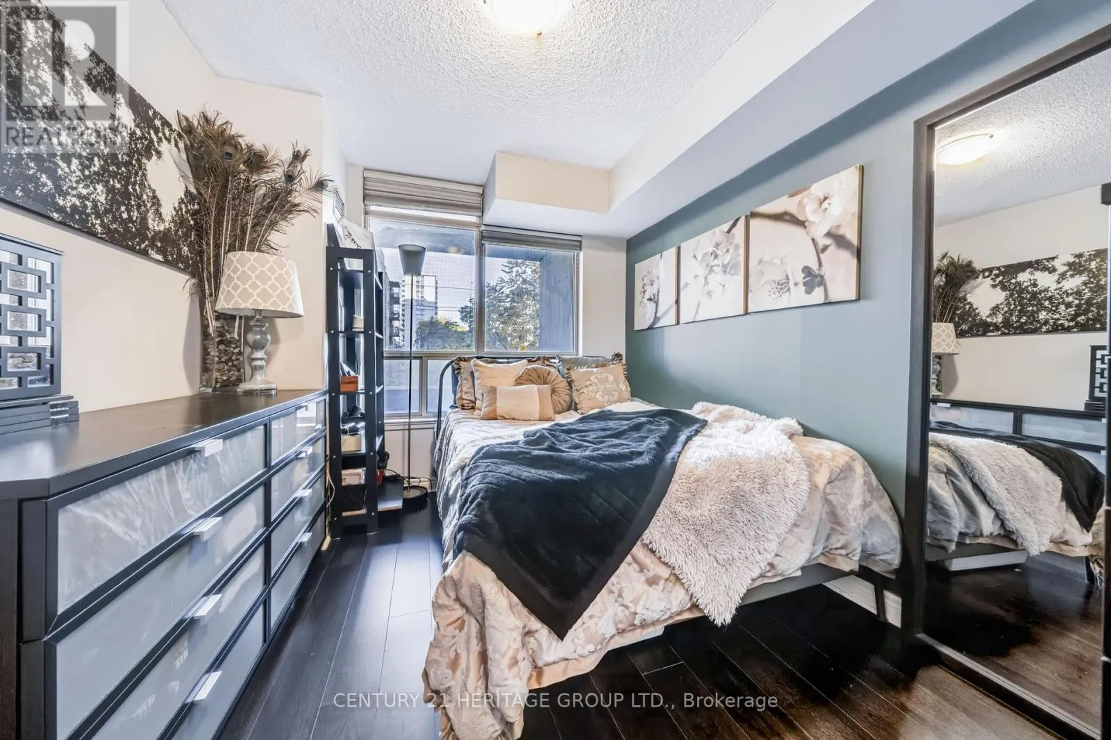 311 - 225 WELLESLEY STREET E