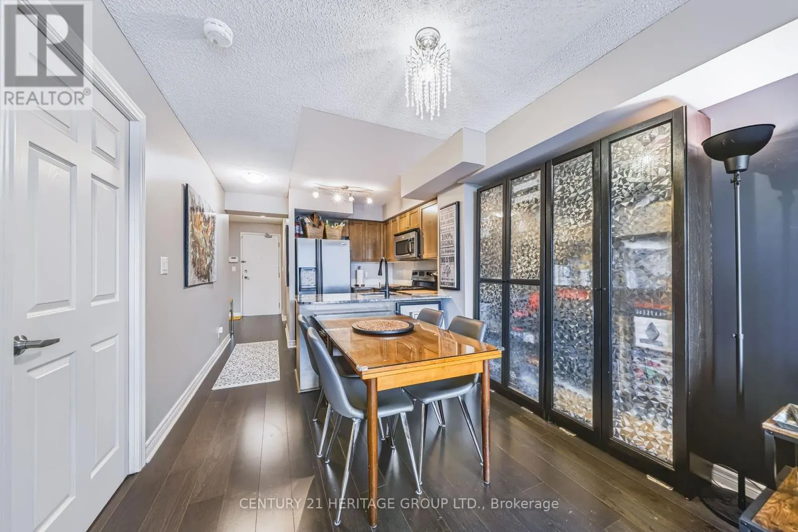 311 - 225 WELLESLEY STREET E