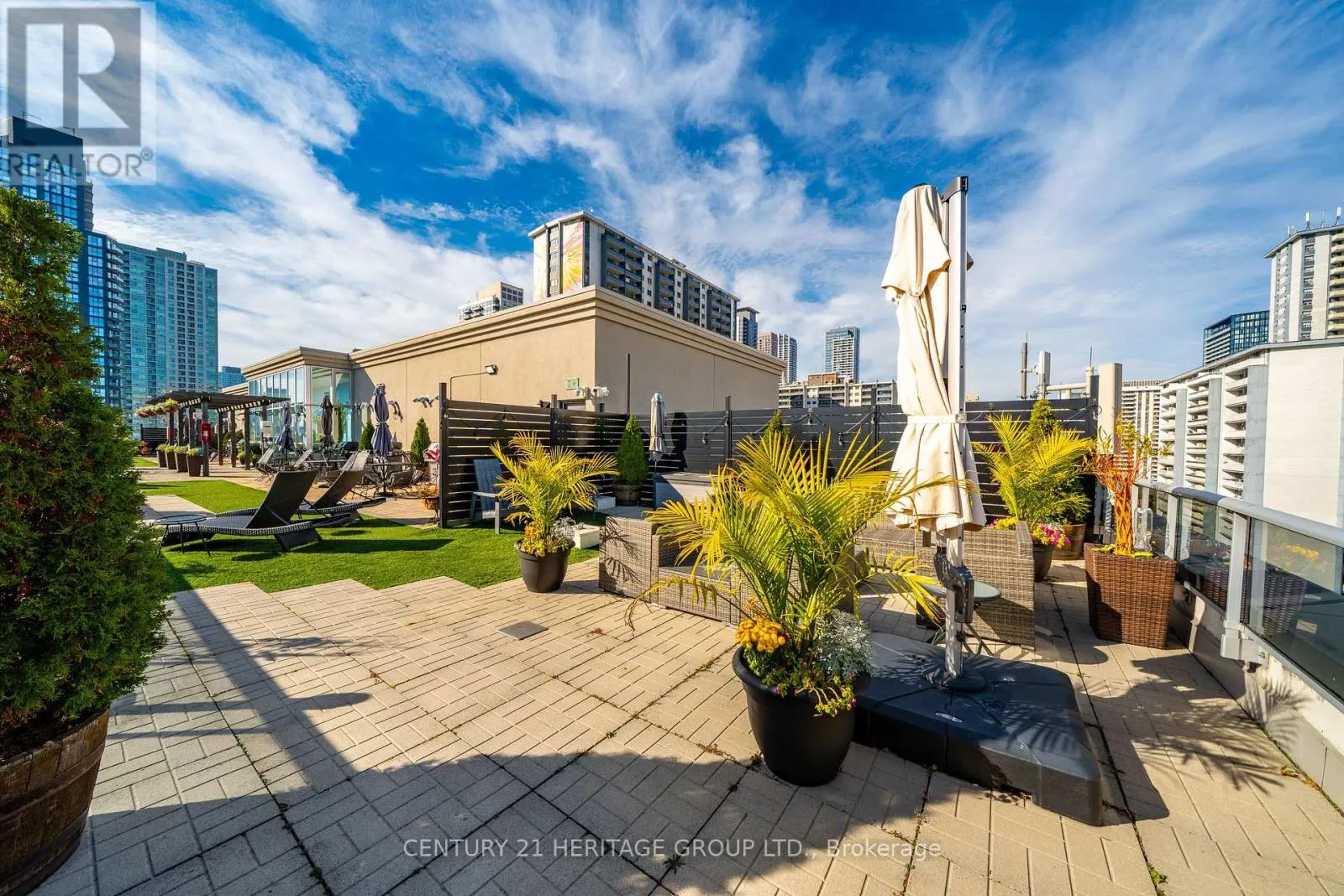 311 - 225 WELLESLEY STREET E