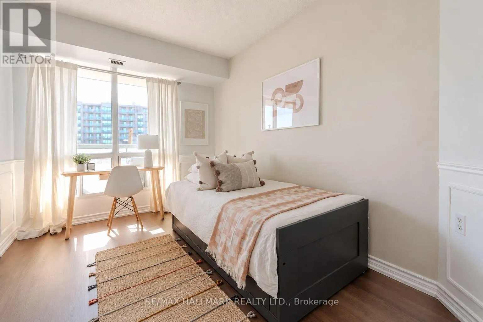 308 - 906 SHEPPARD AVENUE W