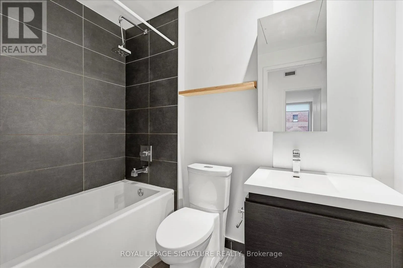 407 - 1030 KING STREET W