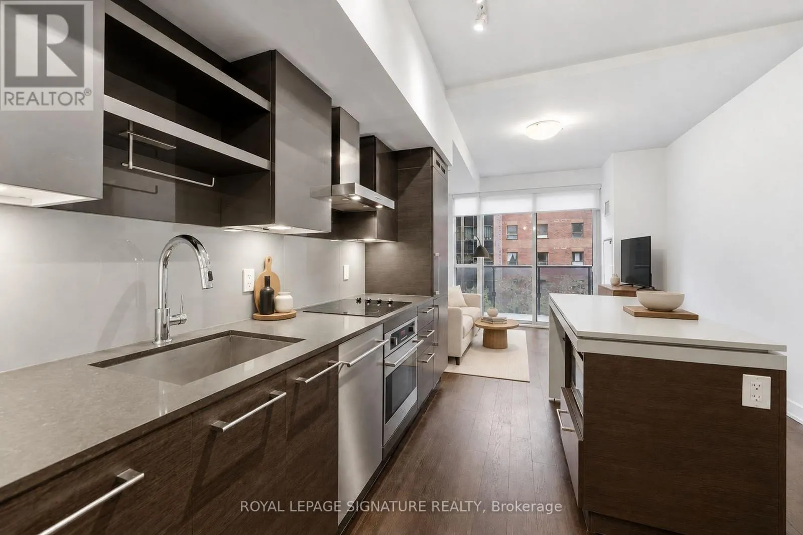 407 - 1030 KING STREET W