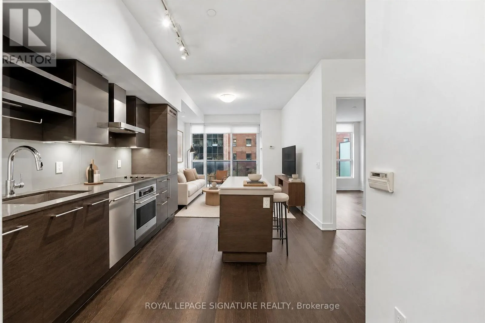 407 - 1030 KING STREET W