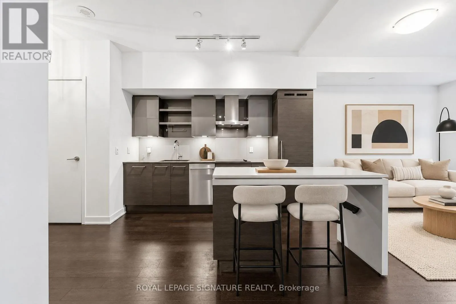 407 - 1030 KING STREET W