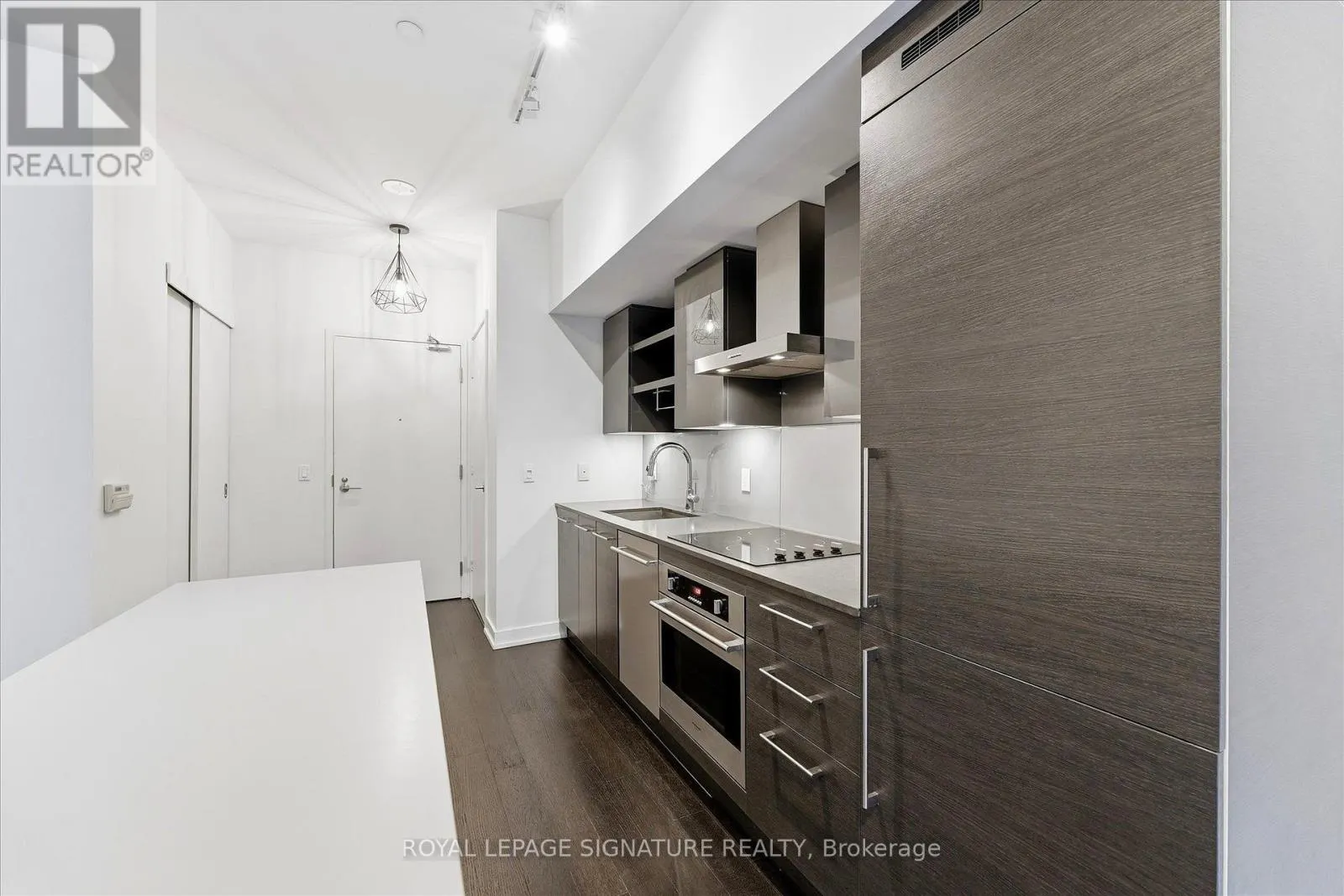 407 - 1030 KING STREET W