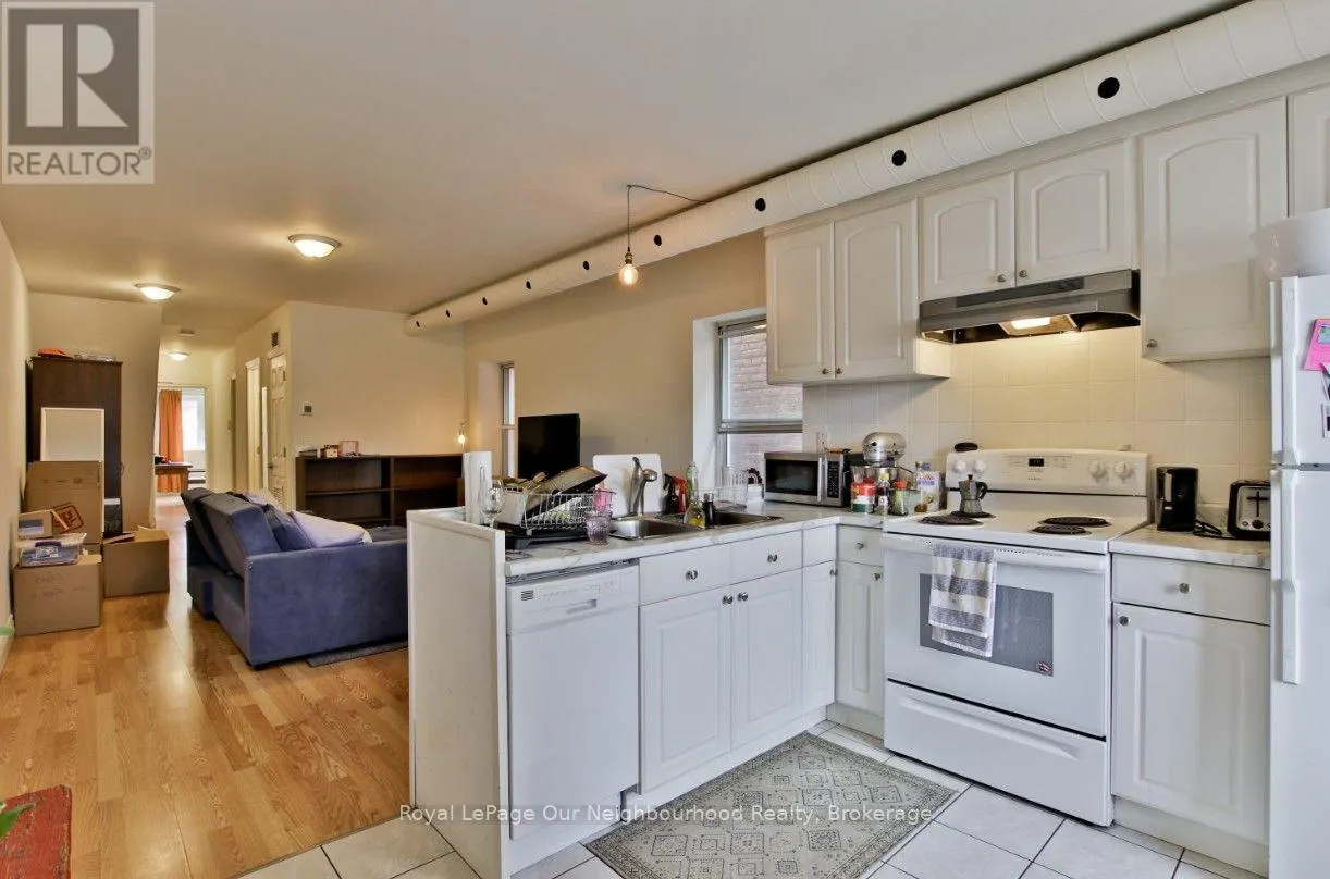 1504 DUNDAS STREET W
