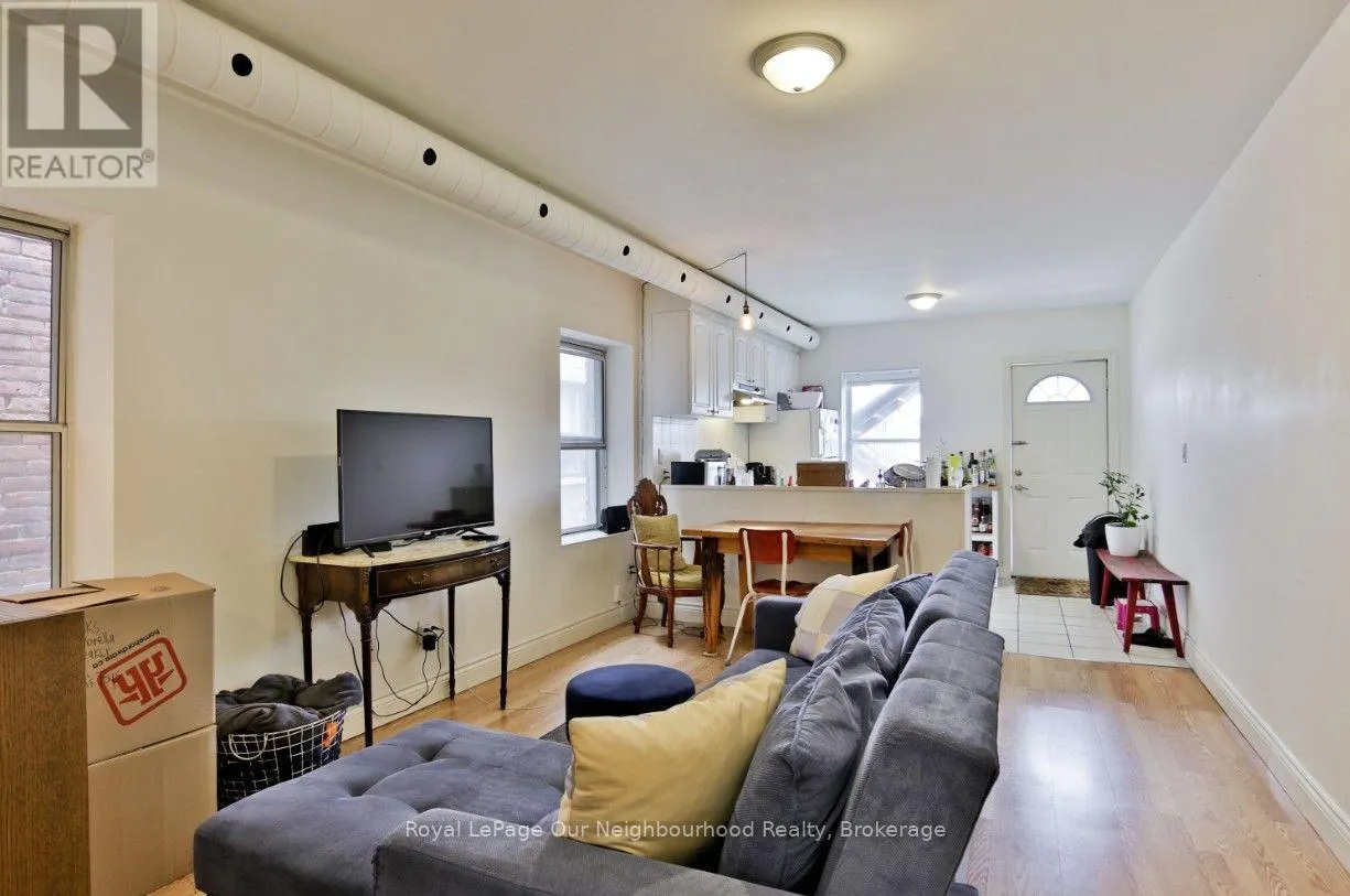 1504 DUNDAS STREET W