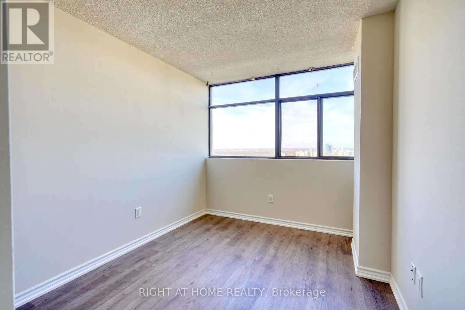 2508 - 100 ANTIBES DRIVE
