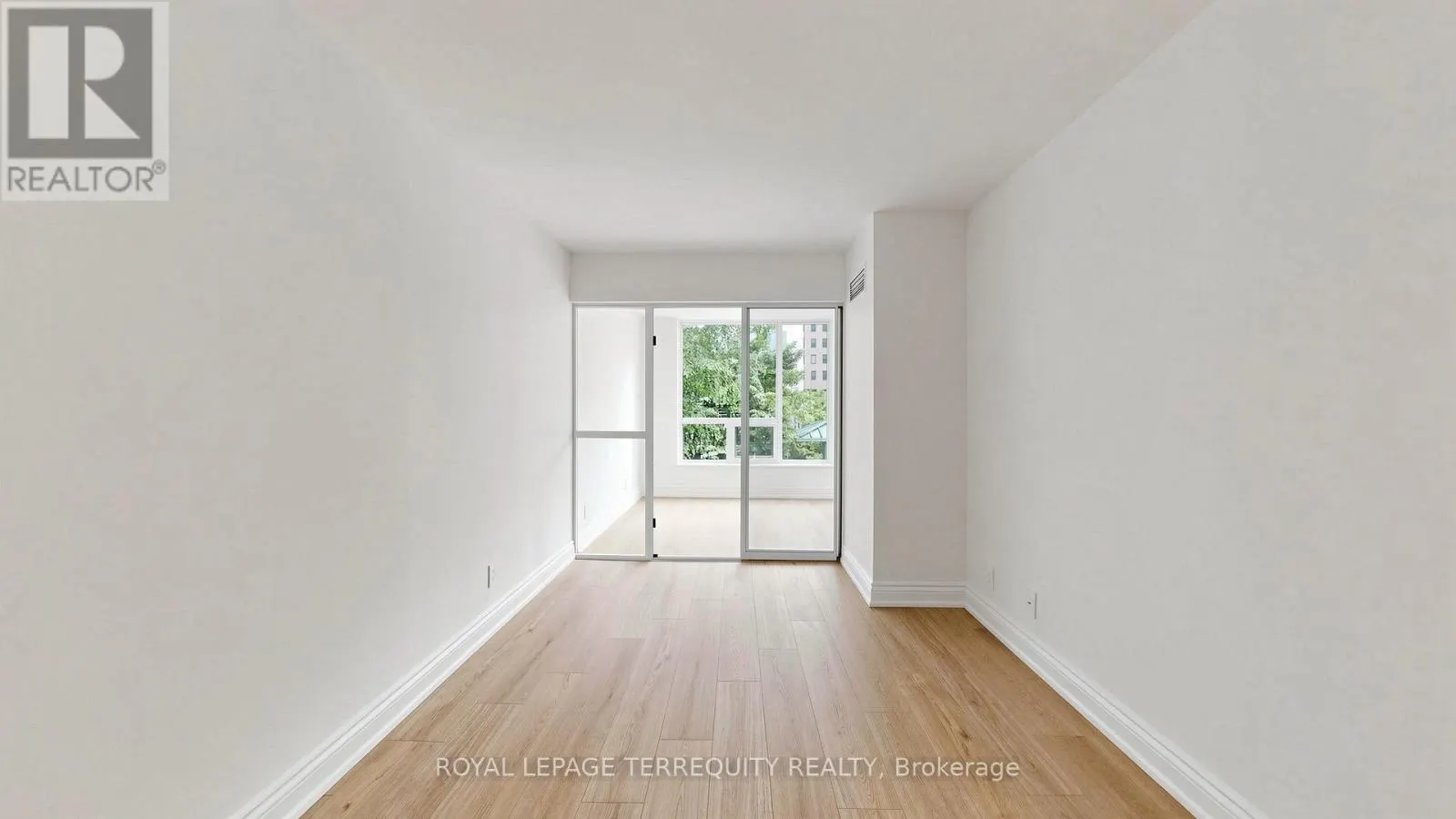 220 - 92 KING STREET E