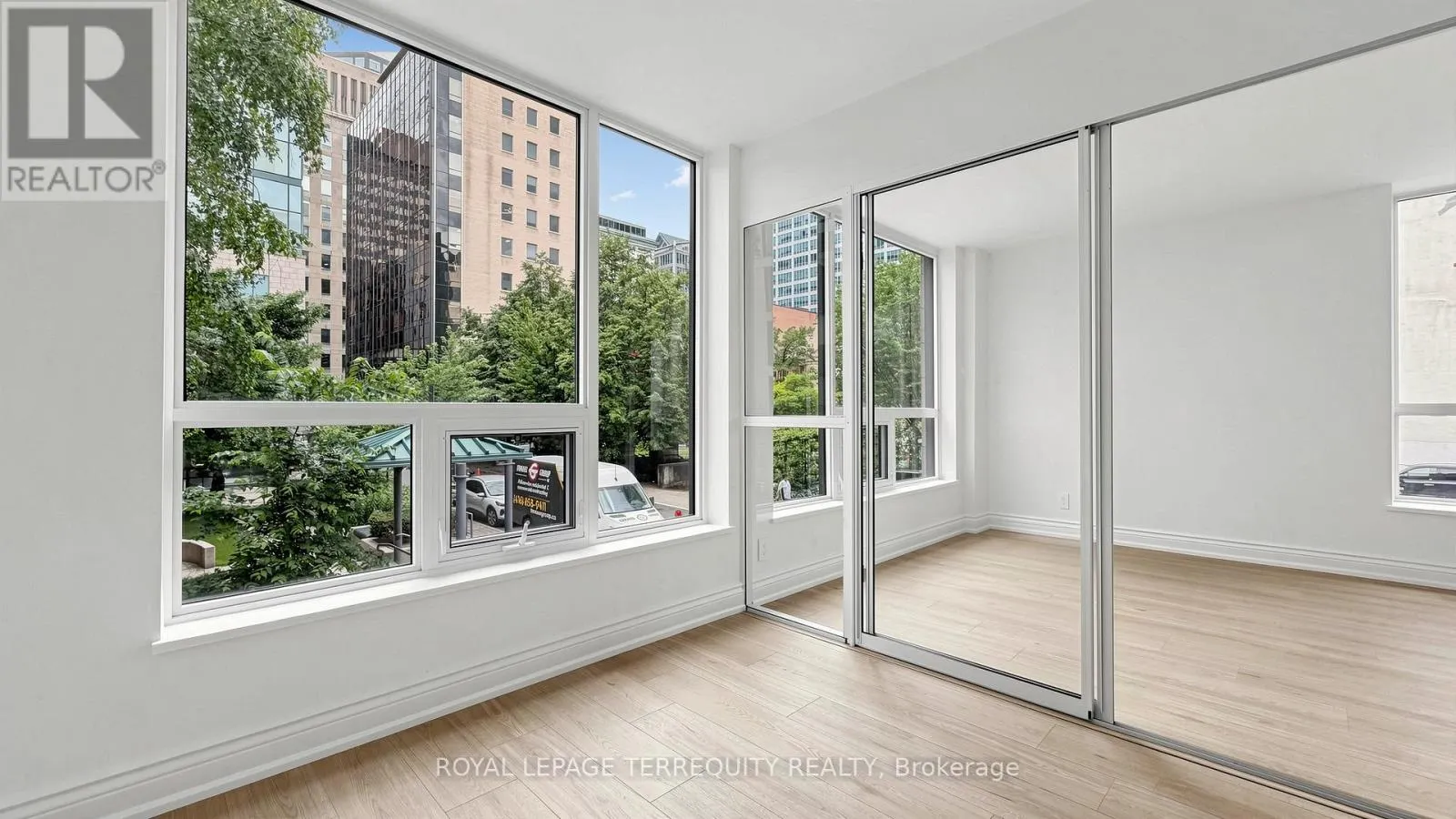 220 - 92 KING STREET E
