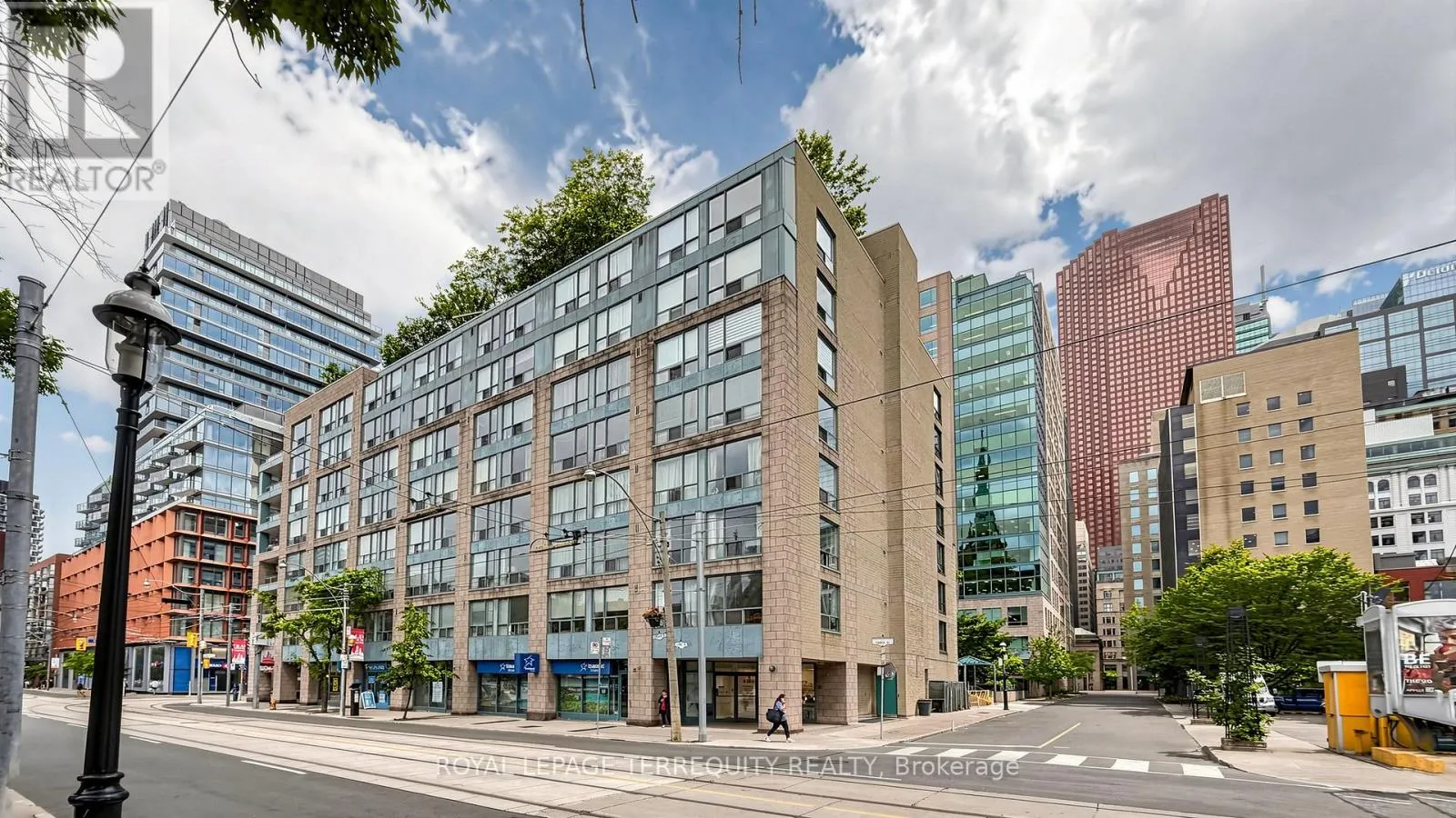 220 - 92 KING STREET E