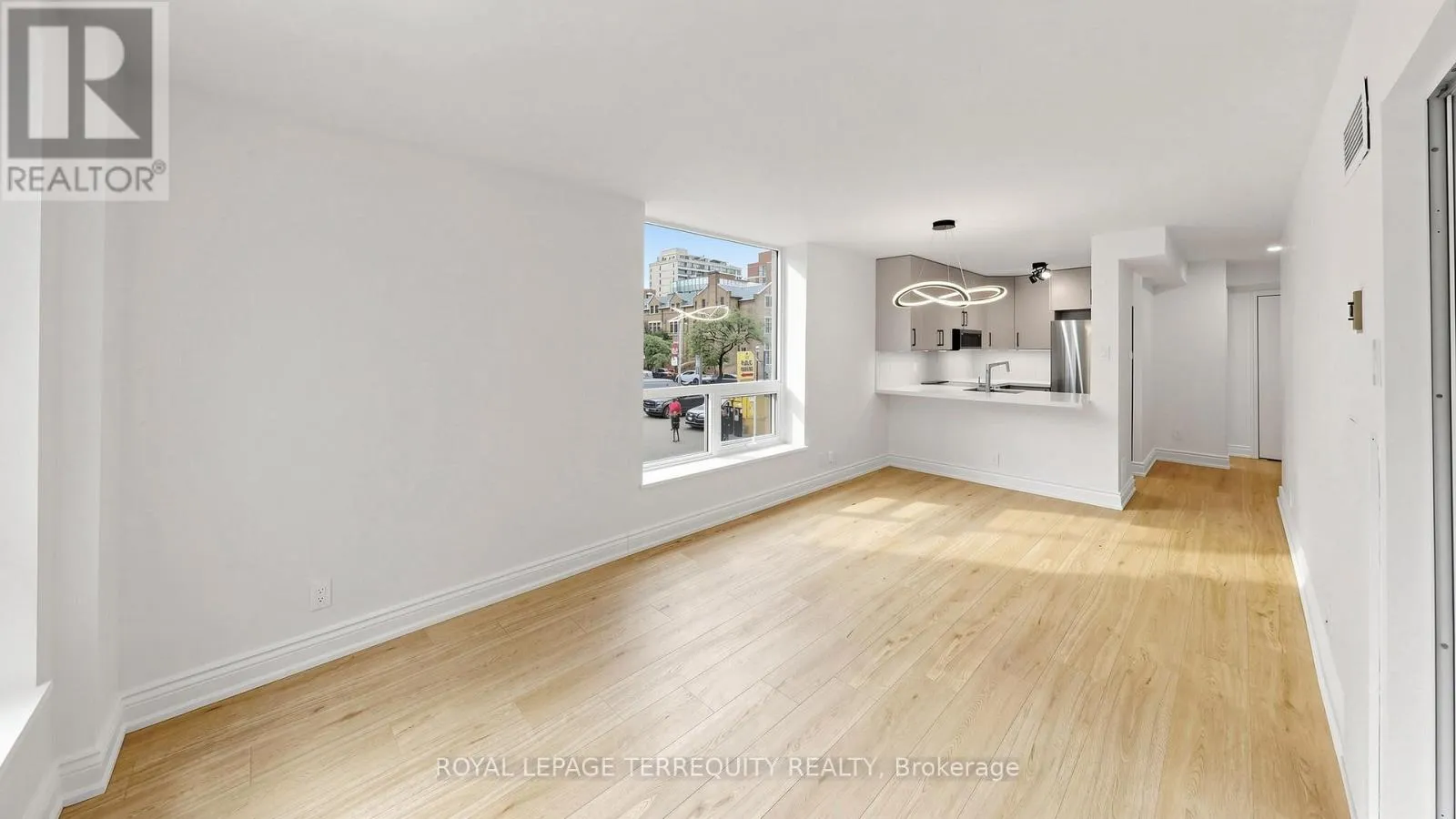 220 - 92 KING STREET E