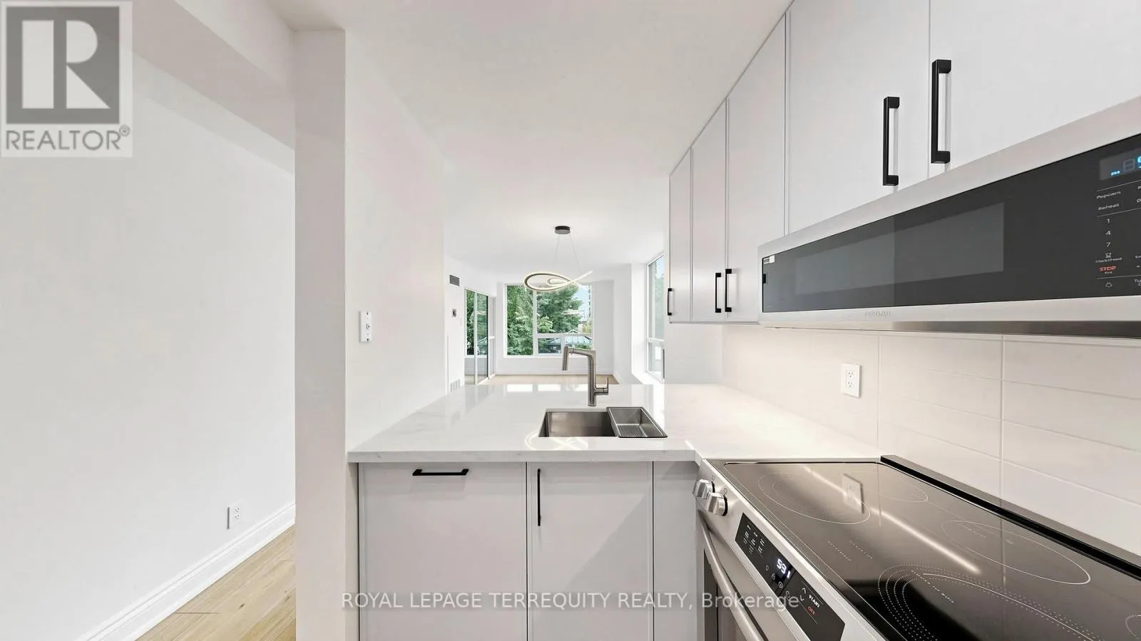 220 - 92 KING STREET E