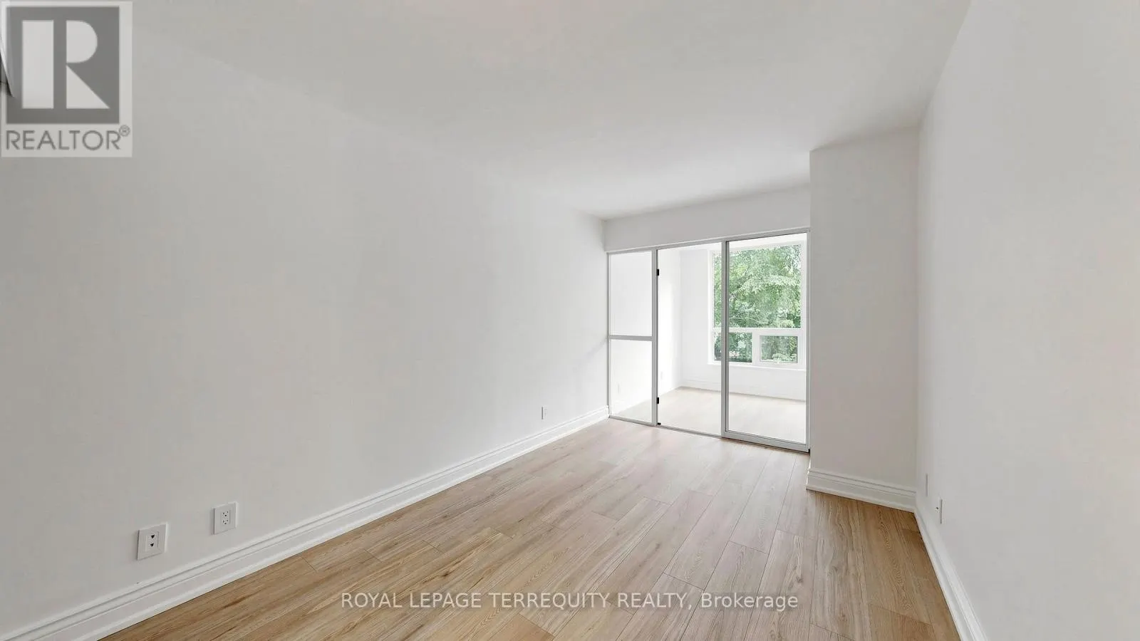 220 - 92 KING STREET E