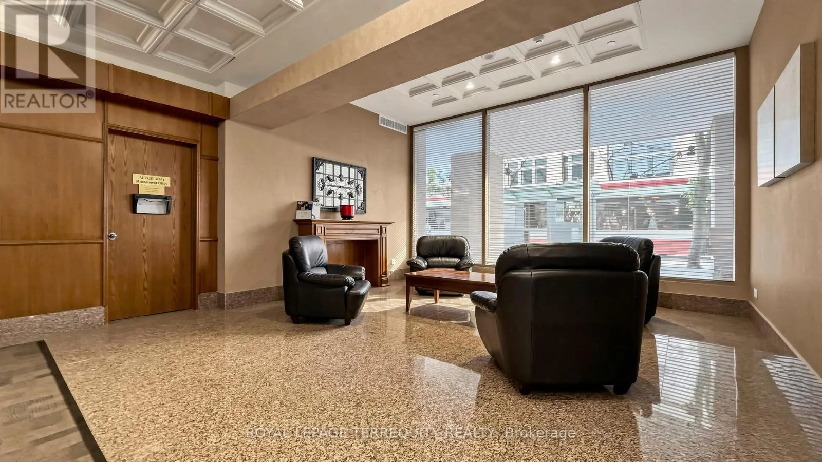 220 - 92 KING STREET E