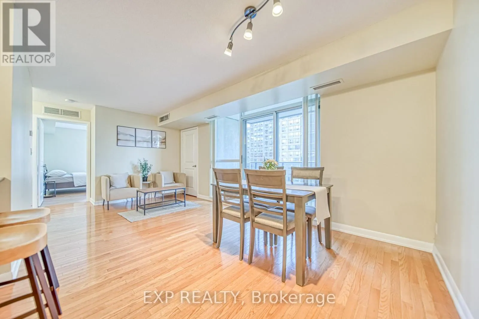 605 - 5793 YONGE STREET
