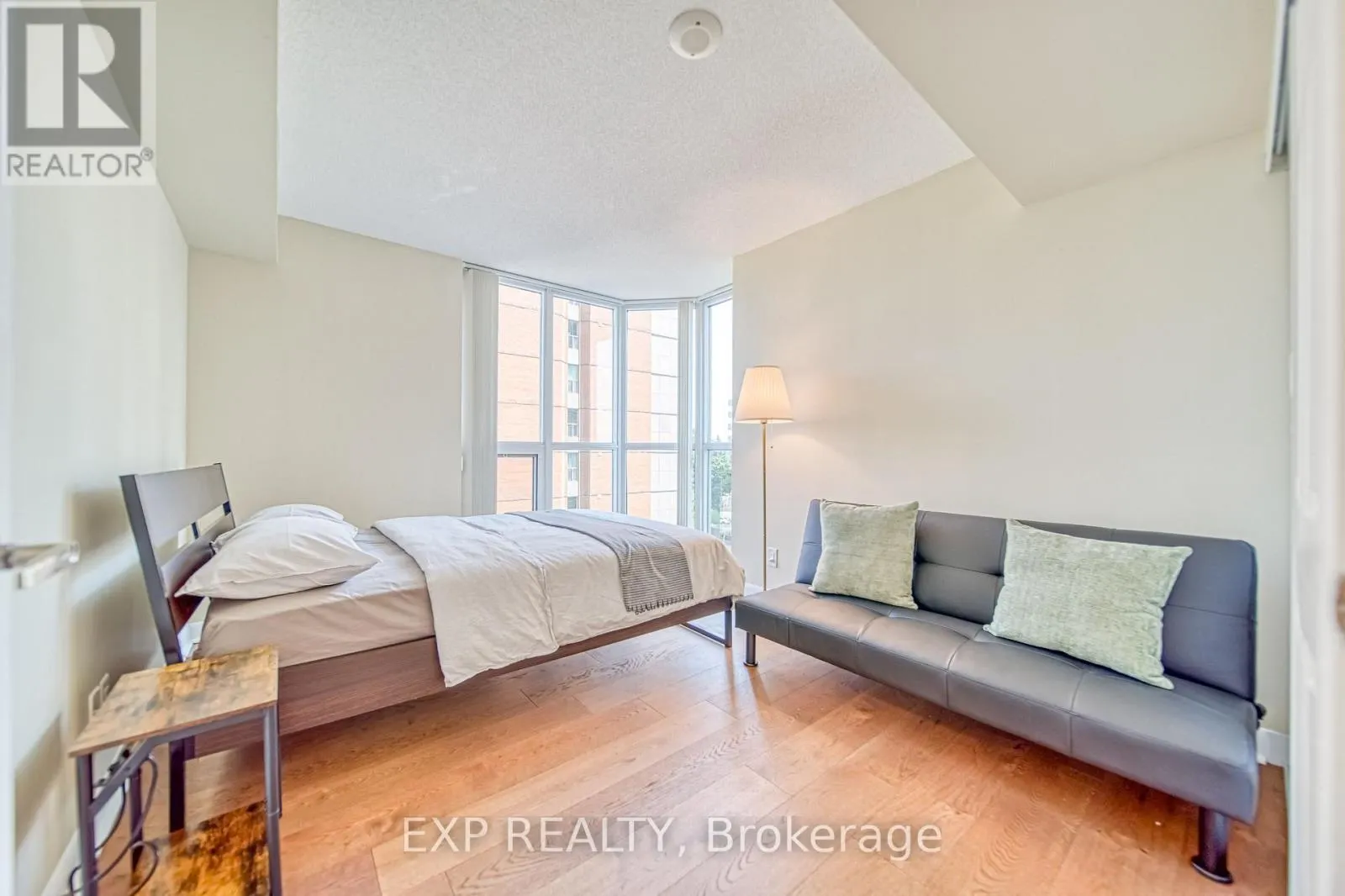 605 - 5793 YONGE STREET